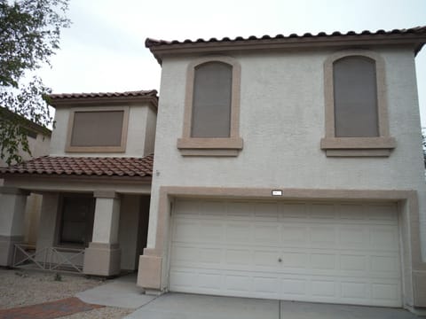 Great Avondale Home waiting for you!