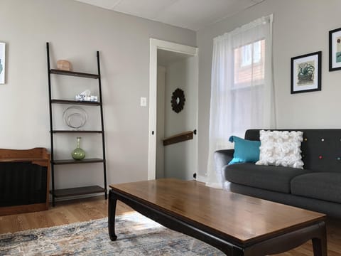 Living room (2nd floor)
