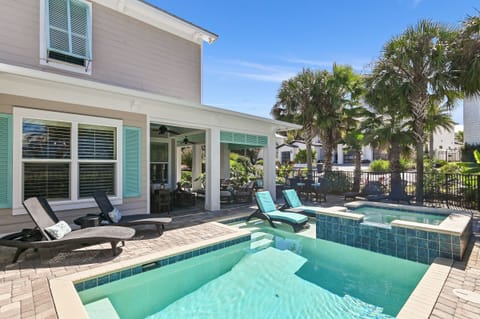 Amazing deck area, seating for 21