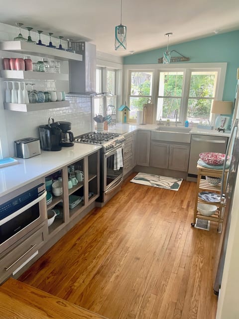 Fun kitchen with all you need