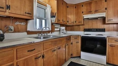 Traditional pine kitchen