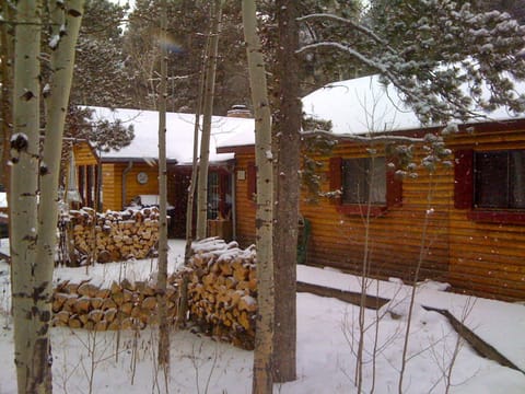 Welcome to our Cozy Mountain Cabin!