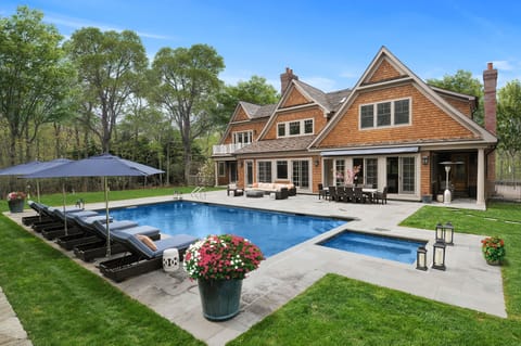 BACKYARD POOL  WITH HIGH END LOUNGE FURNITURE 