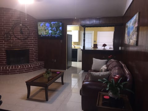 Living room, breakfast, kitchen