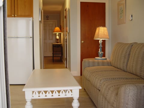 unit ( B ) queen memory 
foam couch