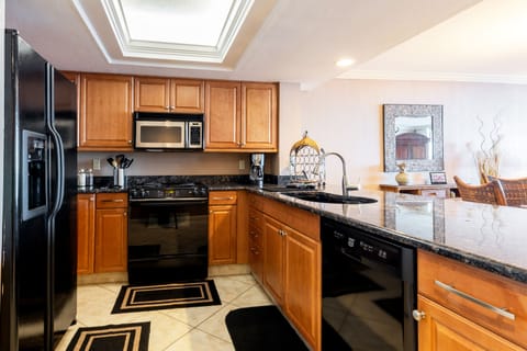Fully equipped kitchen with all appliances, dishwasher & clothes washer/dryer.
