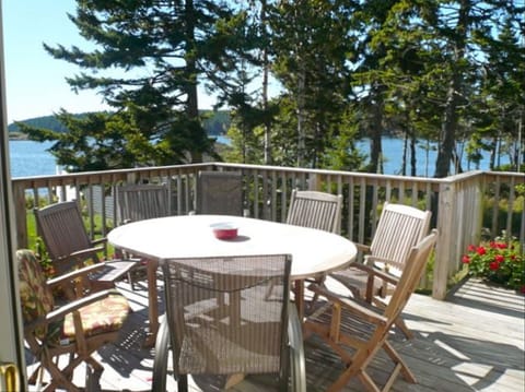 Ourdoor dining space on the Main Cabin Balcony.