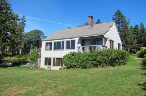 Main Cabin (Sleeps 6, 2 bathrooms and has the kitchen and dining rooms)