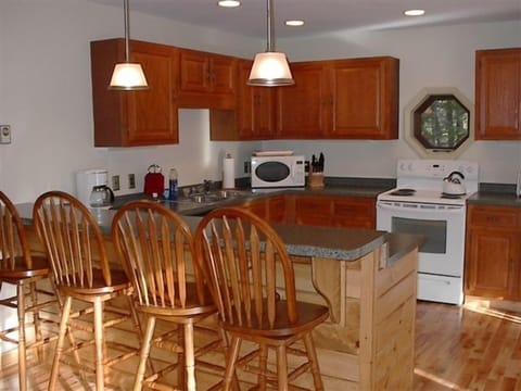 Kitchen and breakfast bar