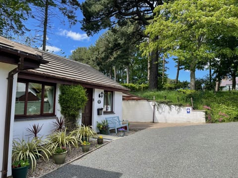 Midwood Cottage in Alnmouth with parking in carport, garden and bike shed.