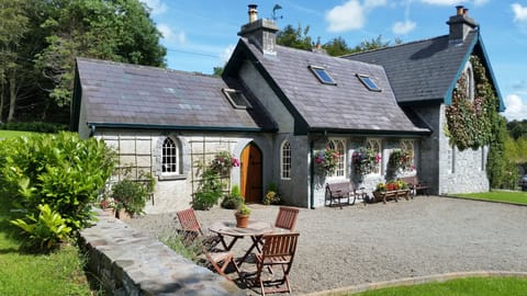 Front view of the rental cottage
Owners entrance around the corner 