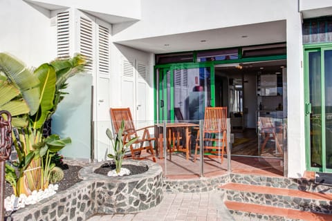 LOVELY TERRAZE TO ENJOY STUNNING SEA VIEWS