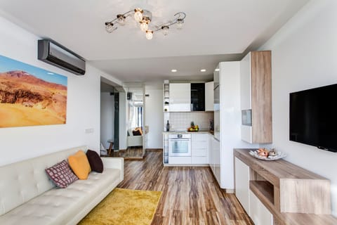 OPEN LIVING CONCEPT WITH MODERN STYLE IN THE HEART OF PUERTO DEL CARMEN HARBOUR