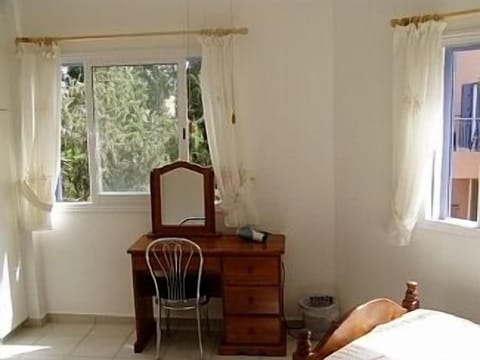 Twin Bedroom with Dual Aspect