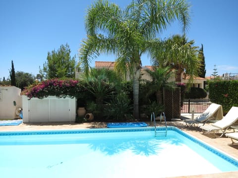 Tropical garden at the Front of Villa Serendipity