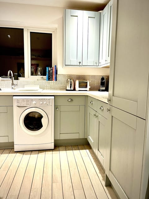 There’s a washing machine and small freezer.