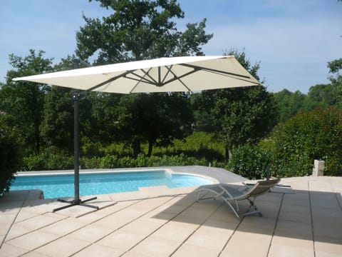 Far niente overlooking the pool and vineyard