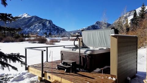 Relaxation in the hot tub overlooking Mtn Royal just steps out the back door