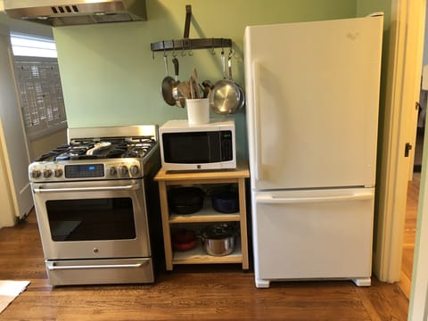 gas range, microwave, refrigerator