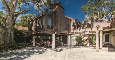 Quiet brick street in the heart of Winter Park.