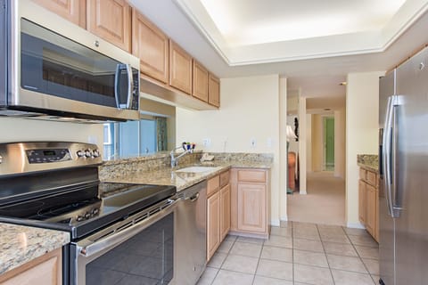 Well supplied kitchen, new appliances