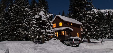 Lamar Valley Cabins "The Lamar" in the Winter
