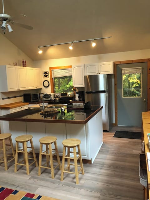 Newly remodeled kitchen area with new appliances and granite counter.