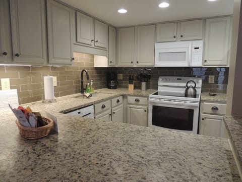 Fully Equipped Kitchen w/Bar Seating for Three (3)