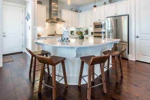 Breakfast Bar (Seats Four)