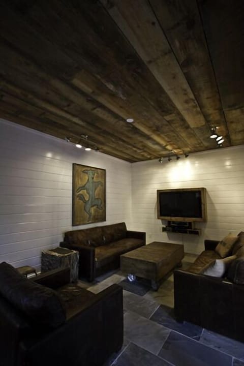 farmhouse lounge room