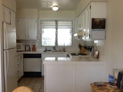 Sparkling clean fully equiped kitchen.