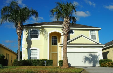 Newly renovated with hardwood floors throughout the spacious beautiful villa!