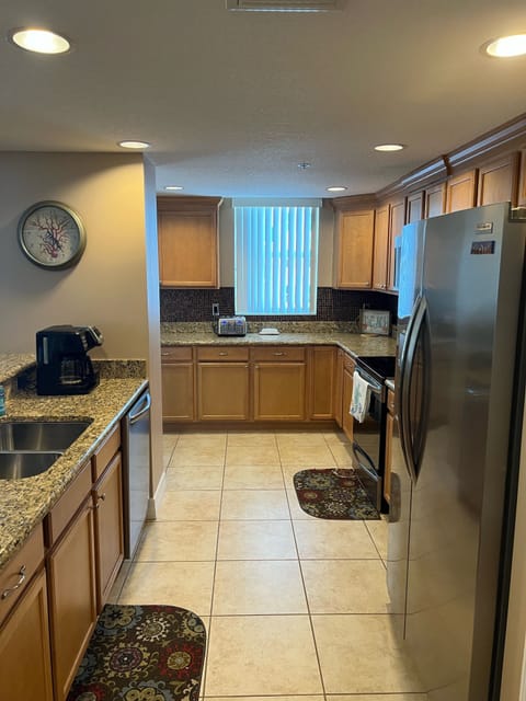 Large gourmet kitchen with new appliances 