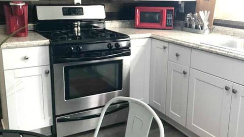 Industrial Rustic  Equipped Kitchen- Keurig CoffeeBar, Micro, Frig. Dishwasher 