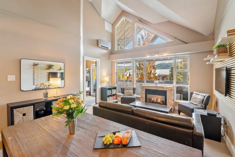 Chic 3BR/1.5BA Ski In/Out and Top Floor location
