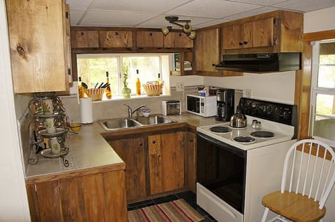 1st Floor suite country kitchen