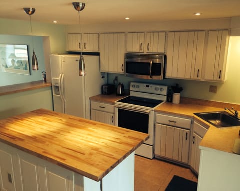 Kitchen with Recessed Lighting & Dimmers
