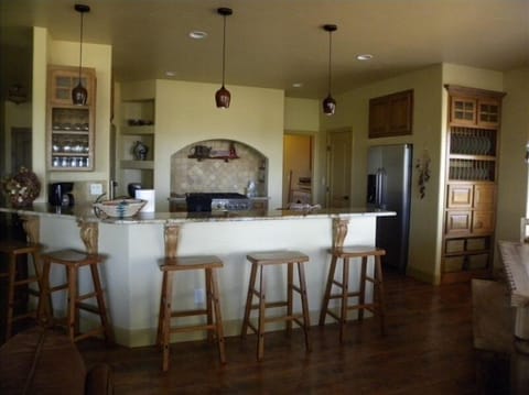 Beautiful fully stocked kitchen