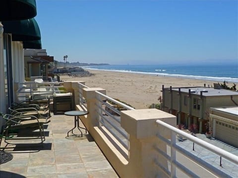 Upper Balcony Looking South (Beach & Ocean much closer than what it appears)