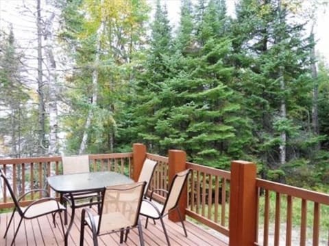 Lakeside Deck w/Gorgeous Sunrises & Sunsets on Jack The Horse Lake