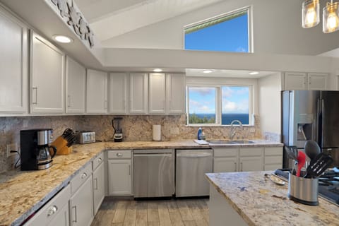 Kitchen - ocean views!