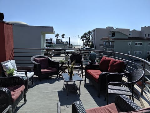 500 sf common area ocean deck. Please abide CDC guidelines and social distance.