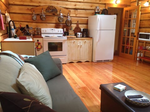 Fully stocked kitchen for cooking. You bring the food. Basic spices provided :)