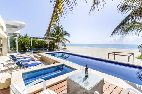 Direct beachfront - private pool & hot tub