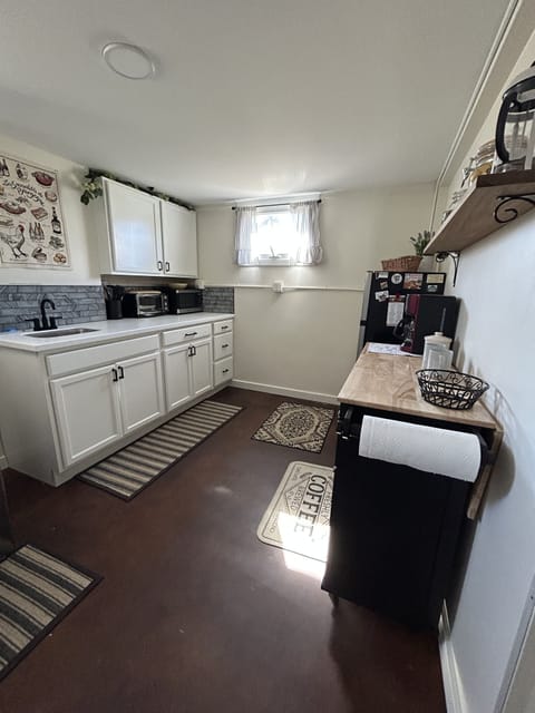Kitchenette w/ coffee bar