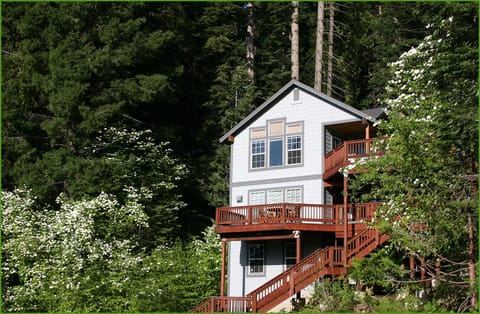The Sunset House & The Red Door Apartment