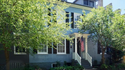 An 1820s row home overlooking historic Pulteney Park
