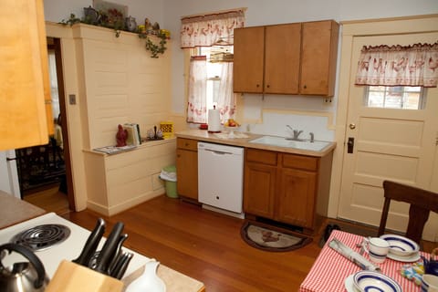 Kitchen: ready for your cooking and baking adventures.