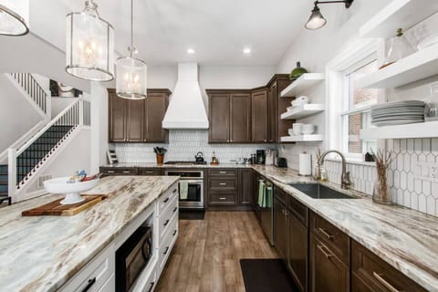 1st FL | Kitchen | Fully Stocked