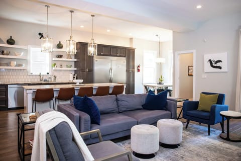 1st FL | Living Room | Ample seating for 6+